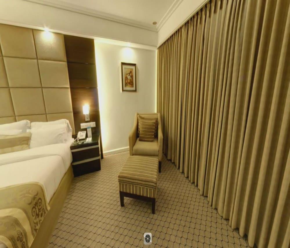 Hotel Agrabad Chittagong Exteriör bild