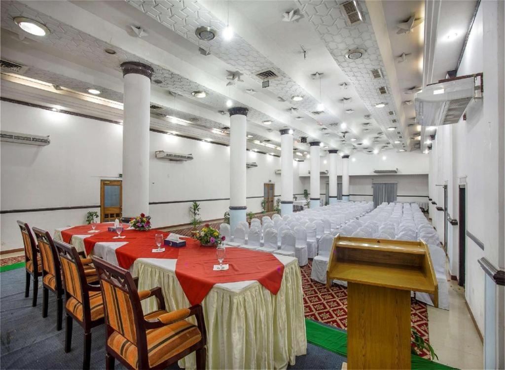 Hotel Agrabad Chittagong Exteriör bild